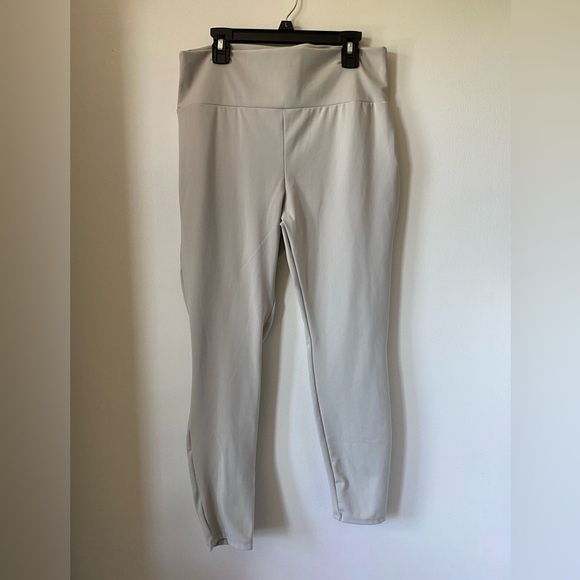 Fashion Nova Taupe Amalie Elevate Active Set - Picture 10 of 10